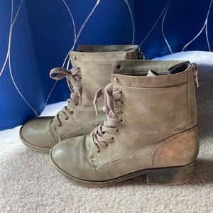 Tan Modern Girl boots